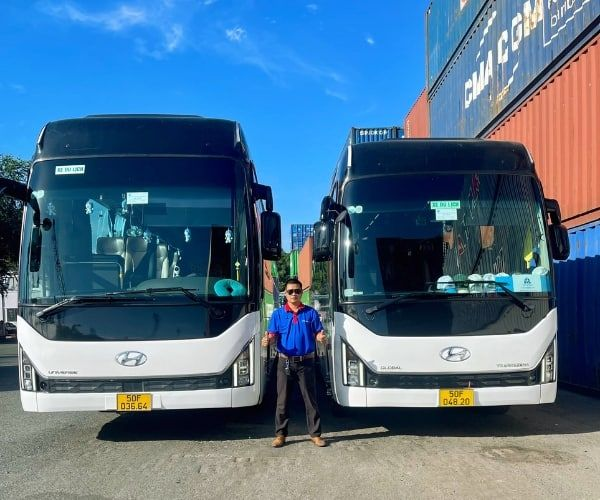 Thuê Xe Limousine 18 Chỗ Đà Nẵng - Đẳng Cấp Sang Trọng Cho Chuyến Đi Hoàn Hảo